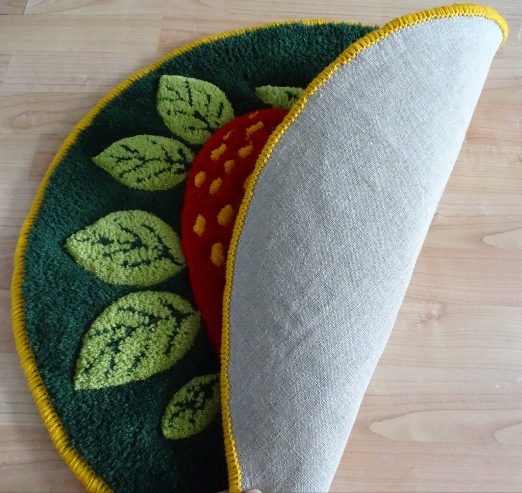 Natürliche Leinenrückseite des Teppichs mit stabiler Verarbeitung – atmungsaktiv, langlebig und aus natürlichen Materialien gefertigt.