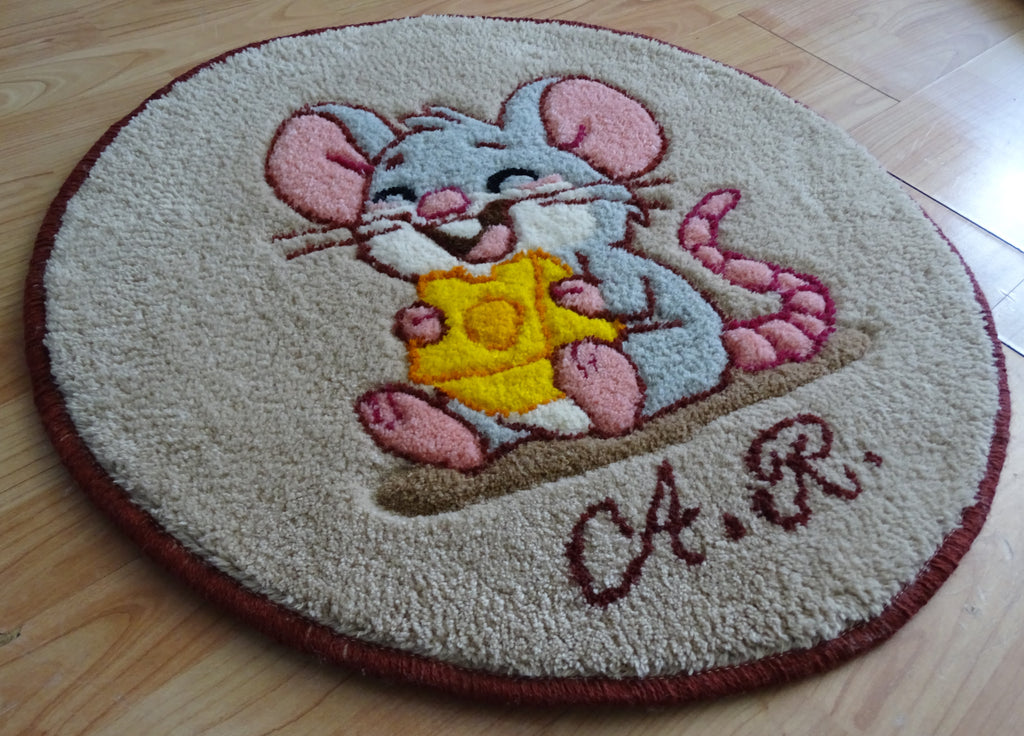 Round personalized children’s wool rug with smiling mouse design and customizable initials, styled in a cozy Scandinavian-inspired boy’s bedroom with wooden toys and soft neutral decor.